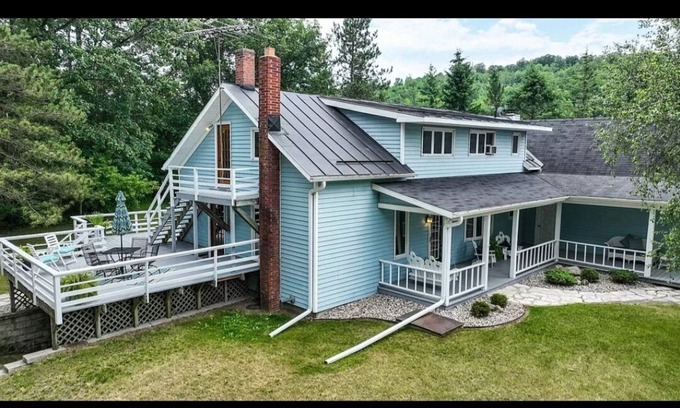 Waupaca House | Inviting 5 Bedroom Retreat on Waupaca River with Hot Tub