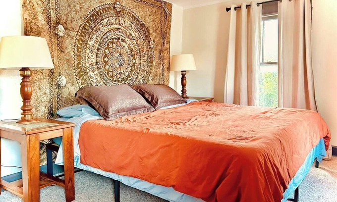Bloomington House | Spacious 5-Bedroom Retreat Near Downtown with Great Amenities