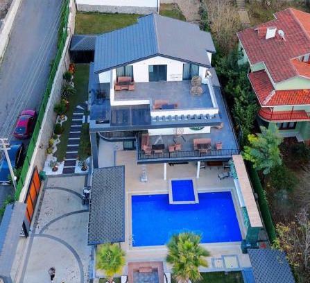Sapanca Villa | 5-Bedroom Luxury Villa With Private Pool & Garden