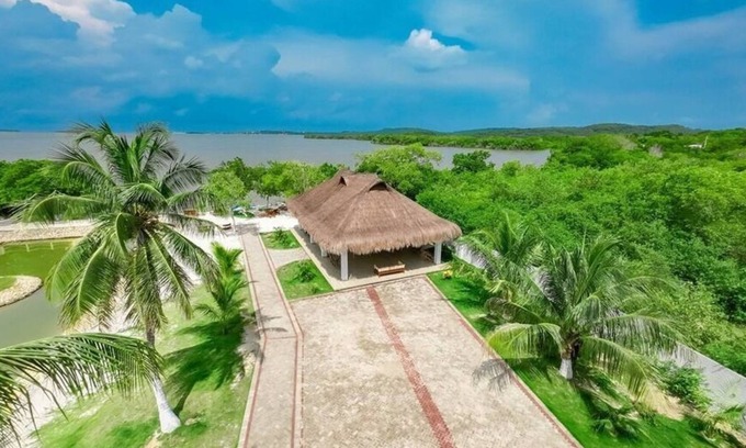 Tierra Bomba Island Apartment | 5-bedroom Prestige Island getaway