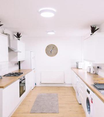 Cray Valley West House | Spacious 6 Bedroom Retreat with 9/10 Guest Rating