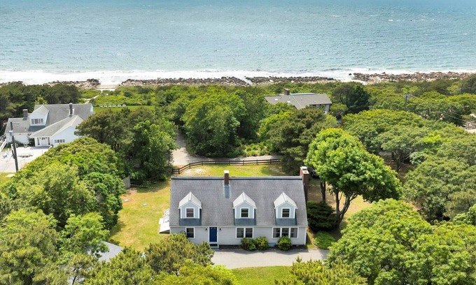 Cataumet House | 5-Bedroom Scraggy Neck Retreat for Dogs