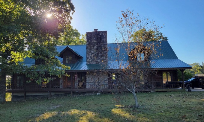 Bruno Cabin | Experience Buffalo River Lodge: Family-Friendly Retreat