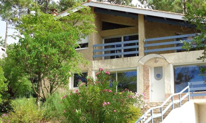 Biscarrosse Plage Villa | Beautiful 5-Bedroom Villa Steps from Lake and Ocean