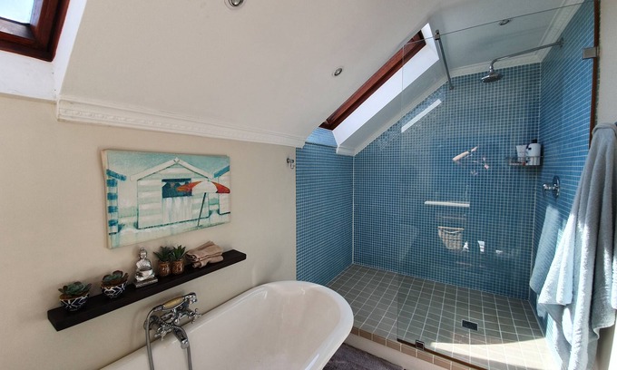 Rondebosch House | Inviting 5-Bedroom Holiday Home in the Heart of Cape Town
