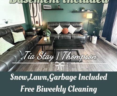 Thompson House | 5 Bedrooms, 2 Kitchens, Free Parking, Newly Renovated