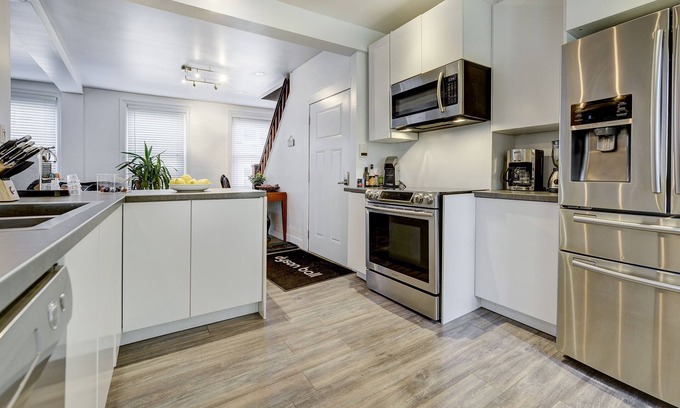 Saint-Jean-Baptiste Apartment | Spacious 5 Bedrooms Steps from Old Québec with Hot Tub