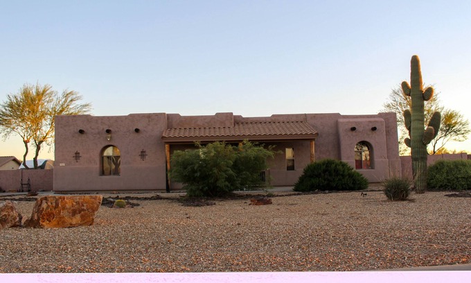 Wittmann House | Spacious 5-Bedroom Retreat with Pool & Hot Tub - Guest Rated 10/10