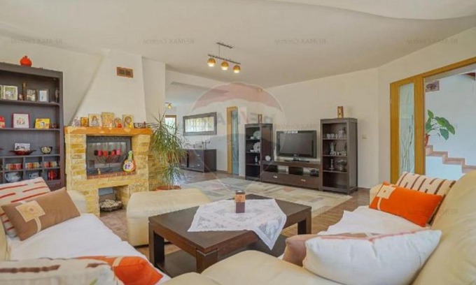 Orient Bay Villa | Family-Friendly 5 Bedrooms House with WiFi on Rue du Cap