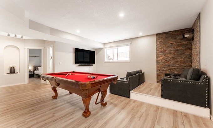 Hinton House | Discover Comfort: Private Pool, Hot Tub & Home Theatre