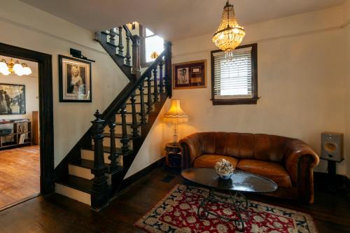 Cuyler - Brownsville House | Family-Friendly 5 BR Retreat in Downtown Savannah, GA