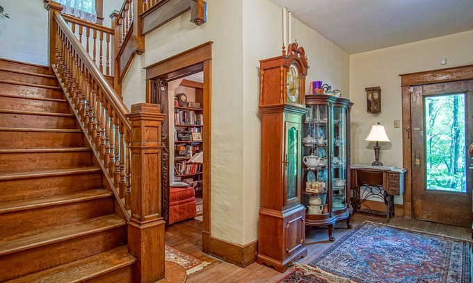 Cass House | 5 Br: Historic Glaab House in Cass, with AC, Amazing Kitchen, Covered Porches, Historical Landmark