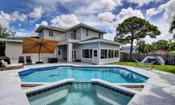 Boynton Beach House | Spacious 5 BR Mansion with Pool & Jacuzzi in Boynton Beach