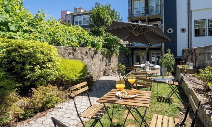 Lordelo do Ouro e Massarelos Apartment | Discover 5 Rustic Flats with Jacuzzi & Garden Oasis