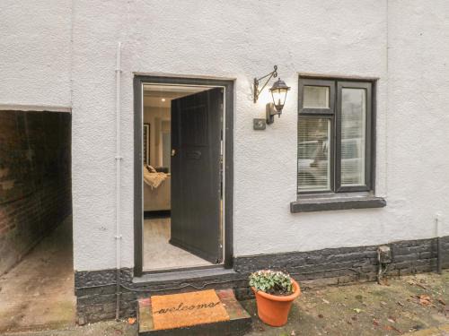 Little Haywood House | Experience Comfort at 5 Coley Lane - Pet & Child Friendly