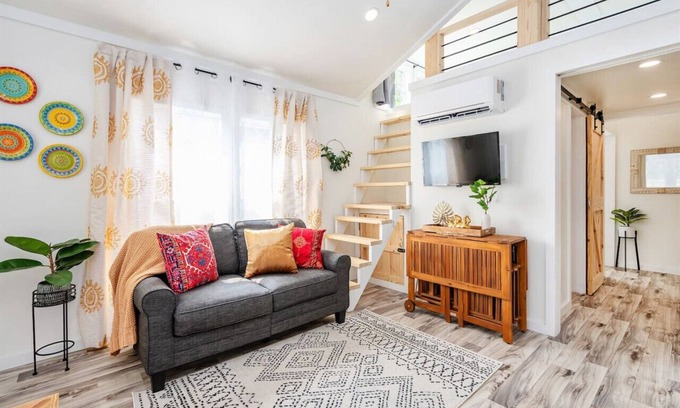Guntersville Cottage | Pet-Friendly Retreat with Firepit & Outdoor Games Near Guntersville