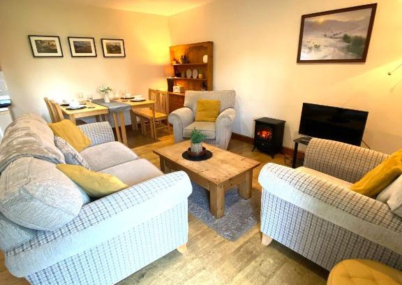 Malltraeth Apartment | Pet-Friendly Escape at 5 Glantraeth Farm Cottage