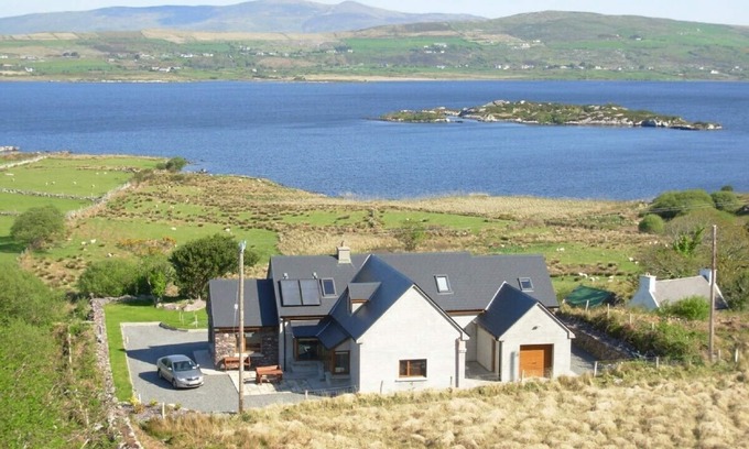 Waterville House | Stunning 5* Holiday Home with Ocean View and Free Wifi