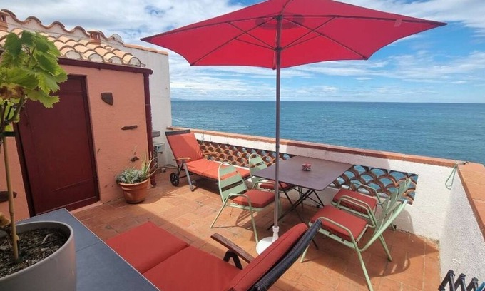 Collioure House | Experience Breathtaking Ocean Views and Modern Comforts