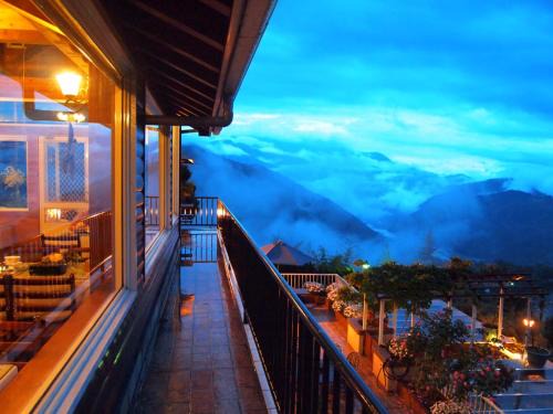 Ren'ai House | Pet-Friendly Retreat at 5 KM Villa - Guest Rated 9/10