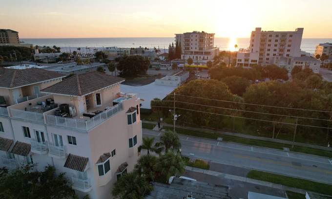 Bay Esplanade Condo | Elevated 5-Level Retreat with Rooftop Terrace & Hot Tub