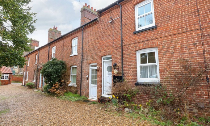 East Runton Cottage | Pet-Friendly 5 Melinda Cottages with Ocean View in East Runton