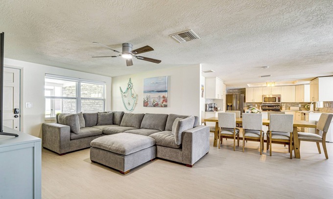 Holiday House | 5 Mi to Beach: Retreat w/Heated Pool in Holiday!