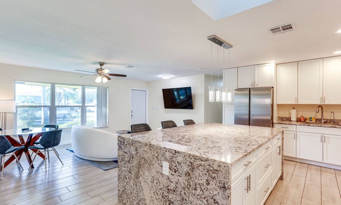 Boynton Beach Cottage | Relaxing Lake Worth Home with Hot Tub Near Beaches