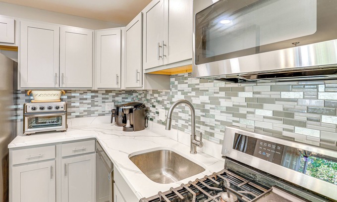 Rosedale Cottage | 5 Mi to Downtown Baltimore: Quiet Home w/Porch