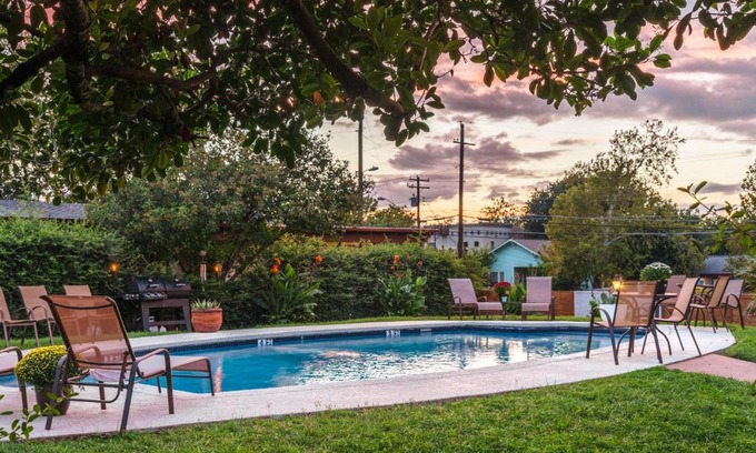 Brentwood Apartment | Stylish Austin Condo with Pool Near Downtown Attractions