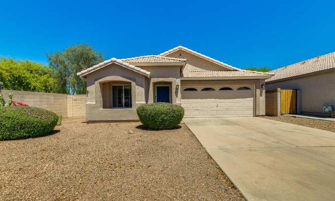 Gilbert House | Relaxing Gilbert Home with Pool Near Golf and Downtown!