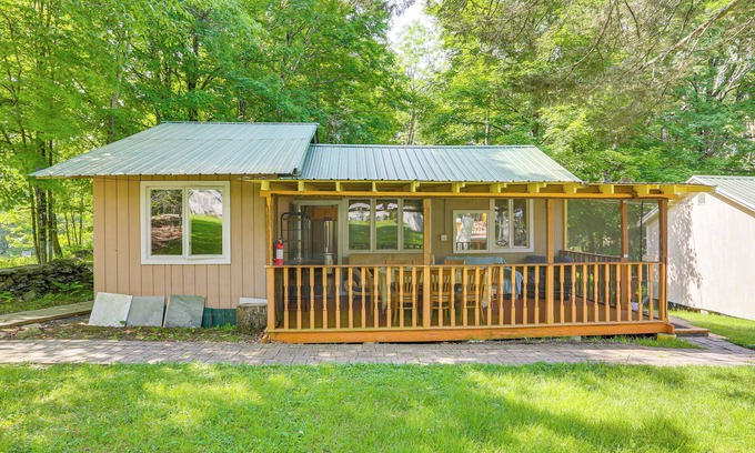 Mongaup Valley Cabin | 5 Mi to Monticello Raceway: Cabin w/Pool Access!