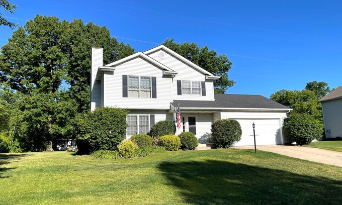 Granger House | Family-Friendly Hotel 5 Miles to ND with Kitchen Amenities