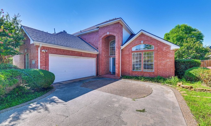 Plano House | 5 Mi to UT Dallas: Home w/Yard in Central Plano!