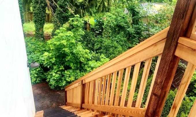 South Hills Apartment | Exceptional Stay at Black Door Studio - Just 5 Min to Campus