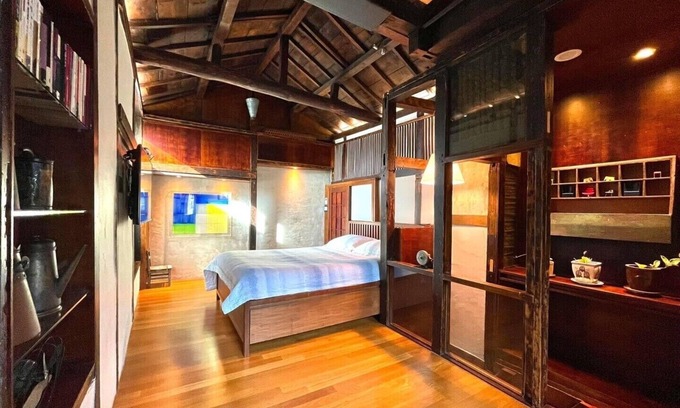Namdaemun House | Elegant Stay in Historic Architecture with Family Amenities