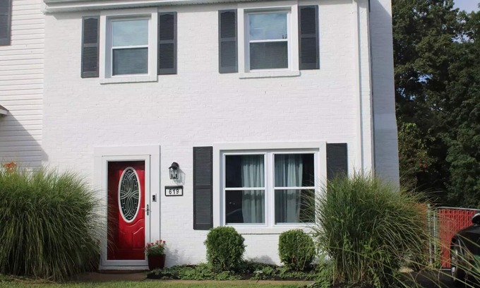 Charlottesville House | Convenient 5 Min to Downtown C'ville - Pet Friendly Stay