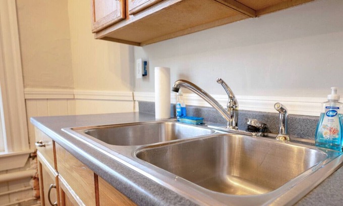 Beverly Apartment | 5 Min to Salem~Comfy King Beds