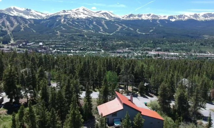 Breckenridge Heights House | Spacious Retreat for 16, Steps from Town - Rated 9.8/10