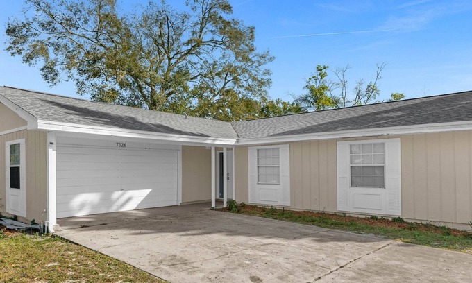 Orlando House | Lake View Bungalow: 3 BD, Pet-Friendly & Close to Universal