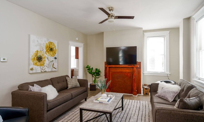 Morgantown House | Convenient Stay Near WVU with Full Kitchen and Smart TV