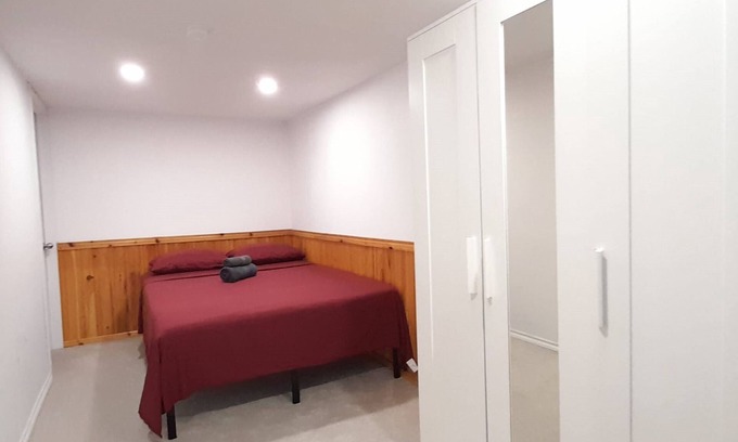 Ottawa Division House | Convenient Stay Near Algonquin College for Female Students