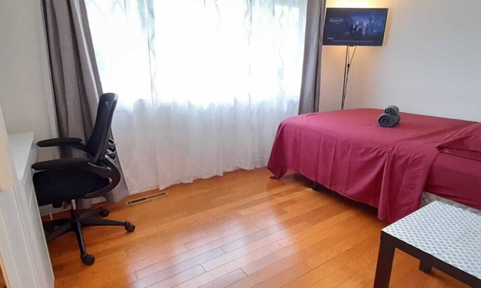 Ottawa Division House | 5 Min Walk to Algonquin College - Private Rooms For Female Students in Ottawa