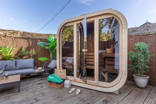 Maenporth House | 5 min walk to beach with parking and private sauna
