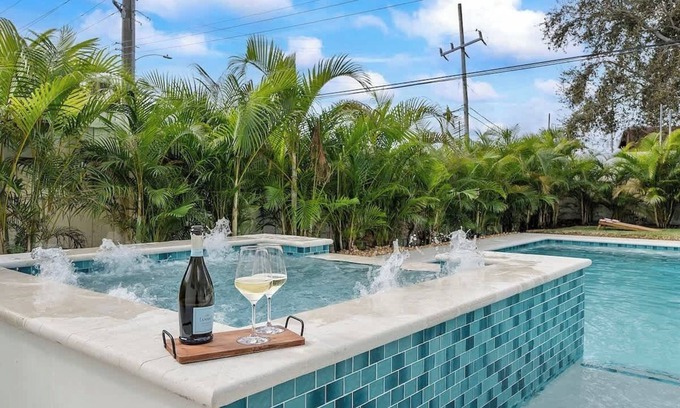North Andrews Gardens House | Relax at Tiki Hut Oasis - Pet Friendly & Beachside Retreat