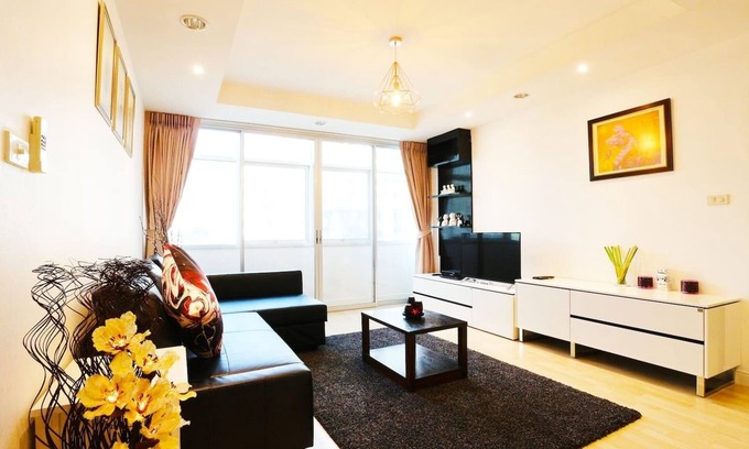 Thung Maha Mek Apartment | Convenient 2-BR Getaway, Steps from BTS with Breakfast