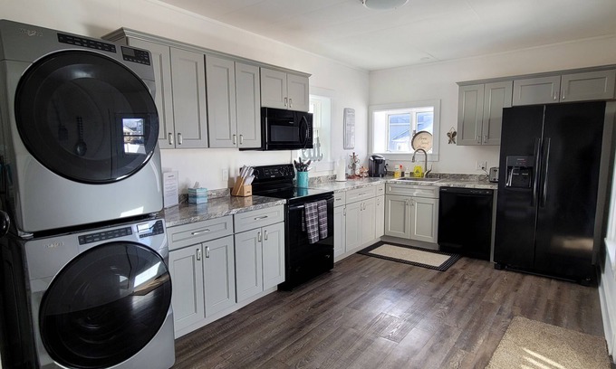Sandusky House | Family-Friendly 4-Bedroom Home Near Cedar Point