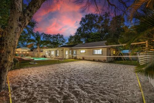 Wexford Leas House | Beachside Retreat Near Honeymoon Island with Firepit & Pool