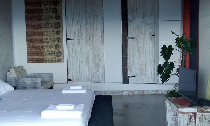 Mare Anglaise Apartment | 5 mins walk to the beach, restaurants, bars, dive centers, car rentals etc