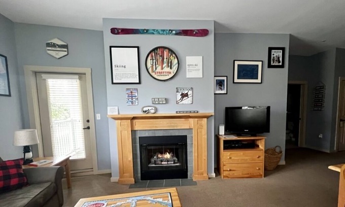 Stratton Mountain Condo | Cozy Retreat Near Lifts & Stratton Village with Fireplace